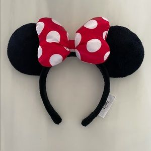 Minnie Mouse ears that were bought from Disneyland